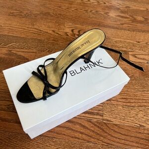 Isaac Mizrahi Black and Gold Heels